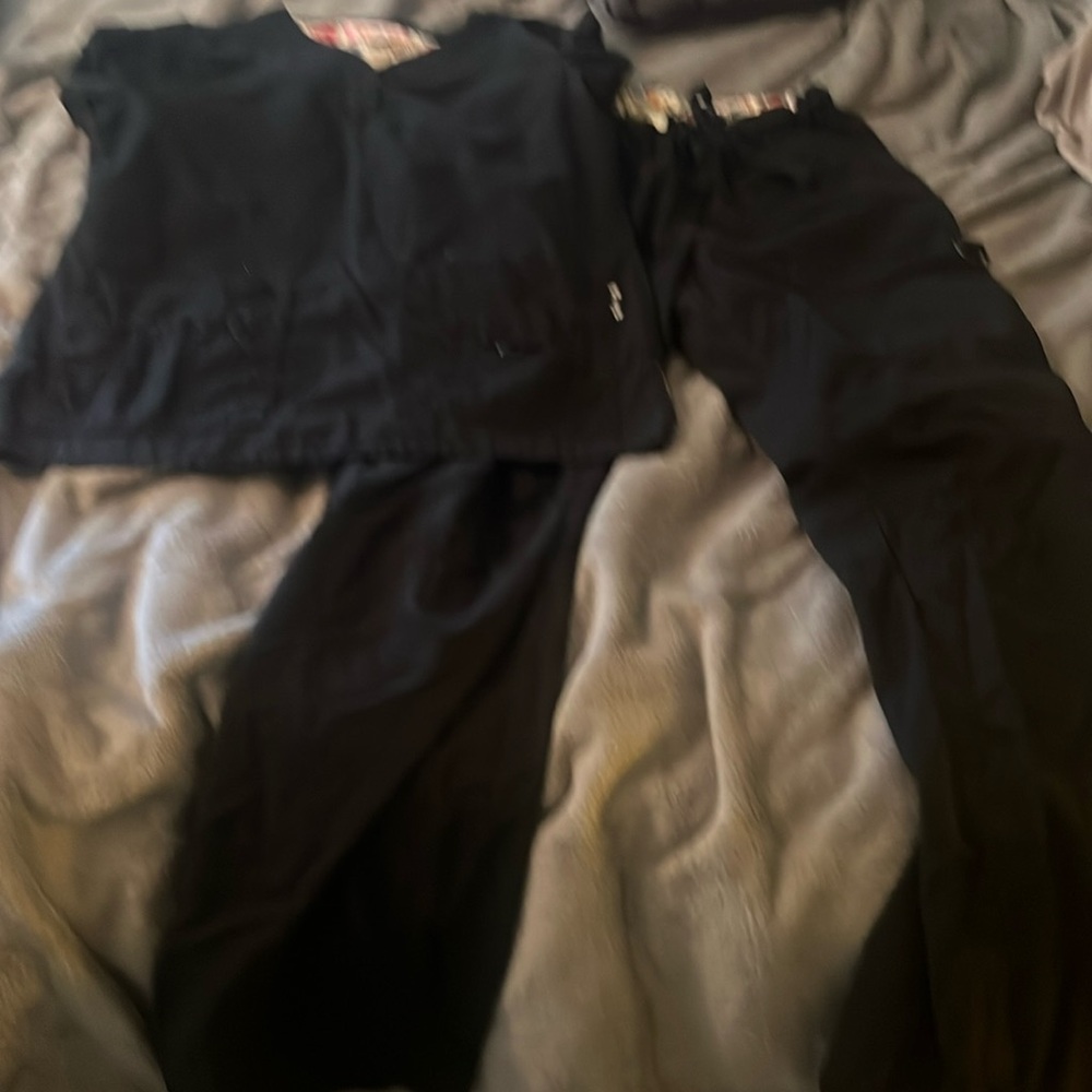 Scrub set